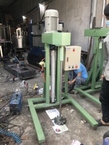 máy khuấy sơn dầu 300l