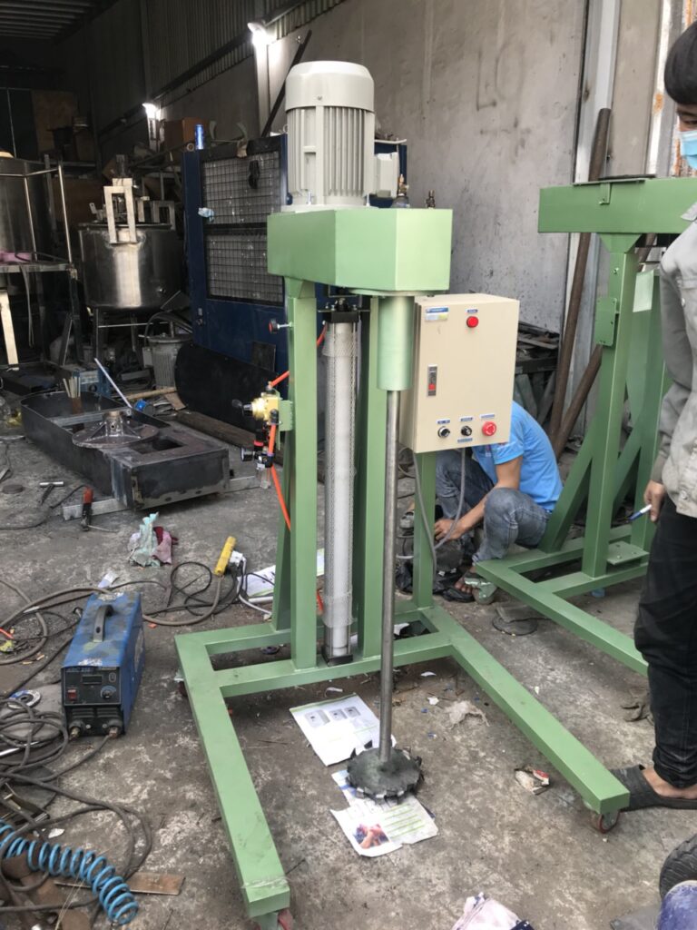 máy khuấy sơn dầu 300l